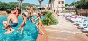 Vacances : que dites-vous d’un séjour en camping au bord de mer, dans le Var ?