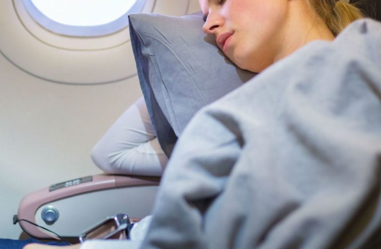 Comment s’endormir facilement en avion ?