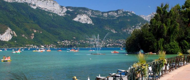 Camping près du lac d’Annecy : une destination de vacances de rêve