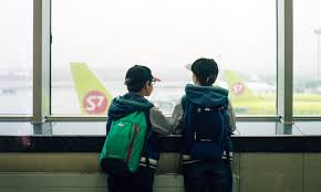 Quelles sont les règles pour un enfant mineur voyageant seul ?