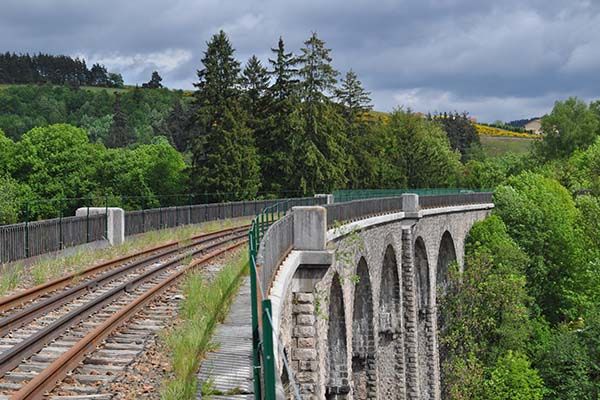 Tester le parcours en vélorail et train panoramique dans le Velay